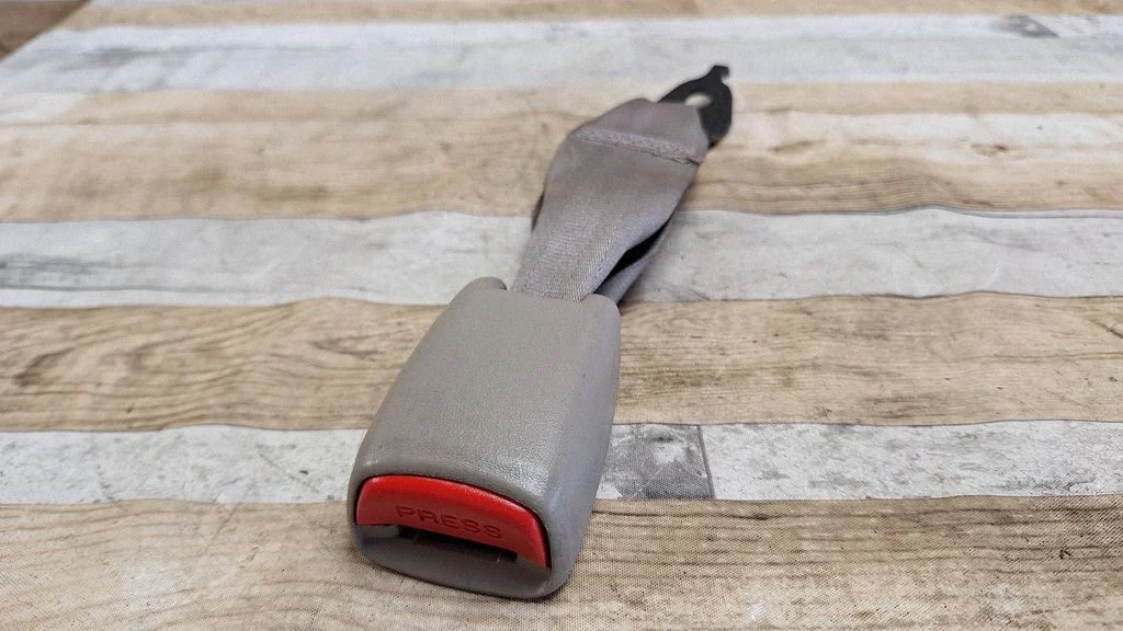 Middle seatbelt buckle (rear) NSB1053