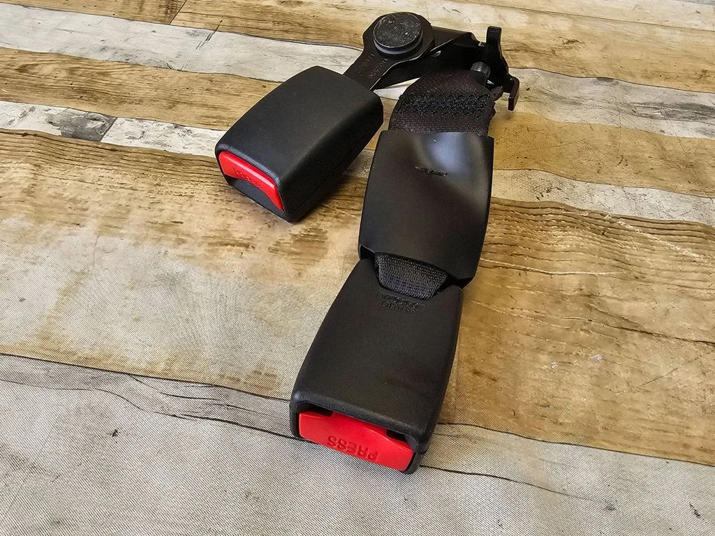 Middle seatbelt buckle (rear) 1102556