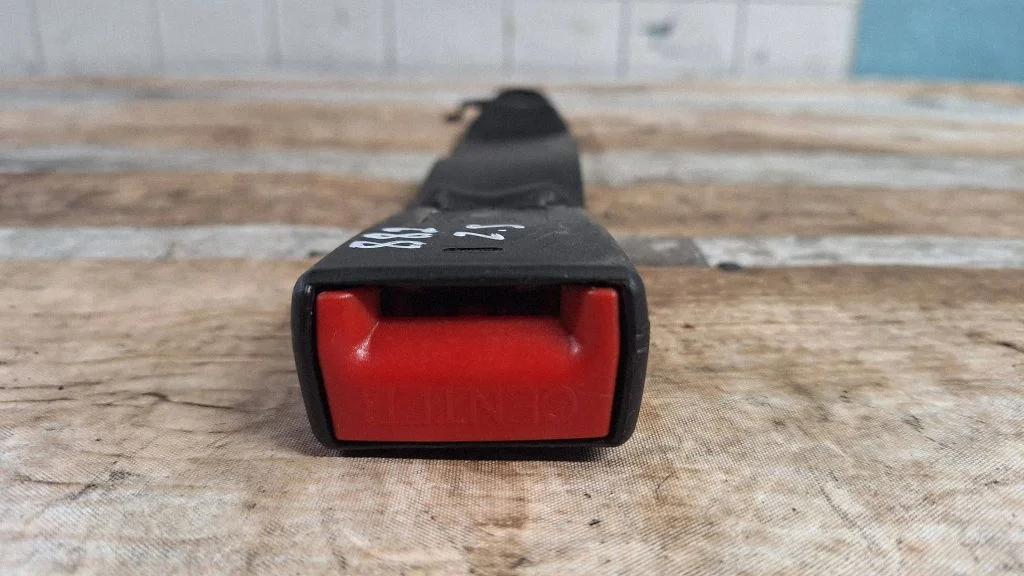 Middle seatbelt buckle (rear) 7269508