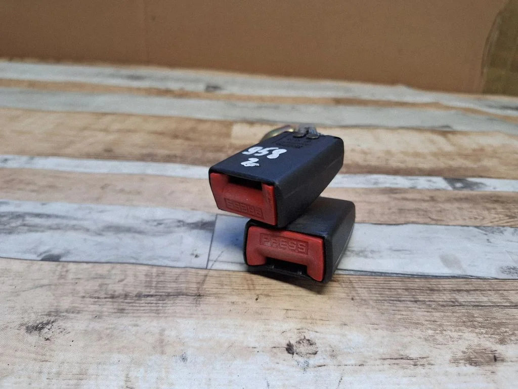 Middle seatbelt buckle (rear) 9644785177