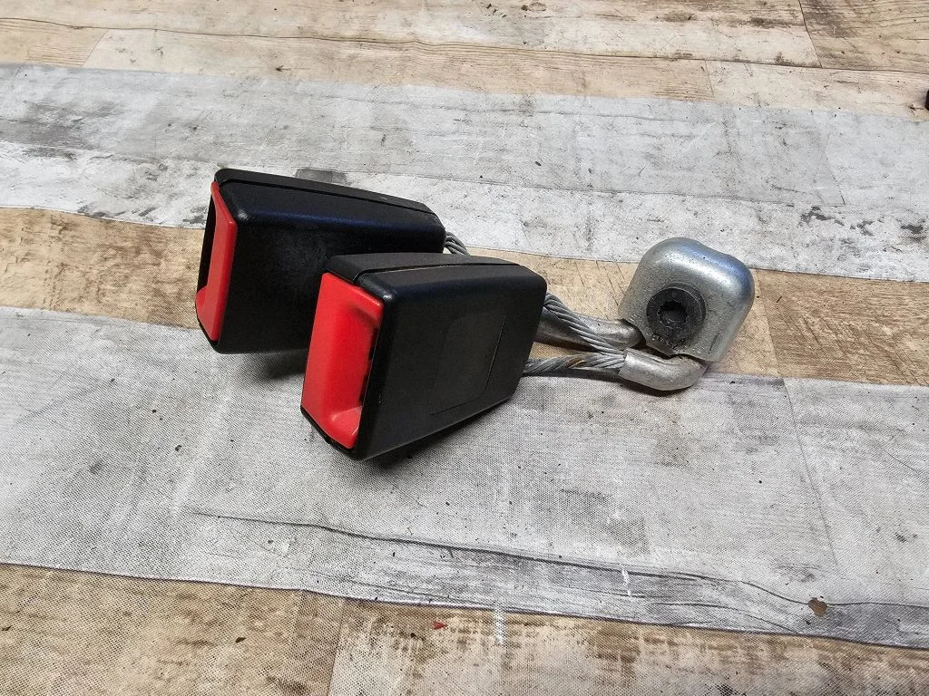 Middle seatbelt buckle (rear) 3C0857739B