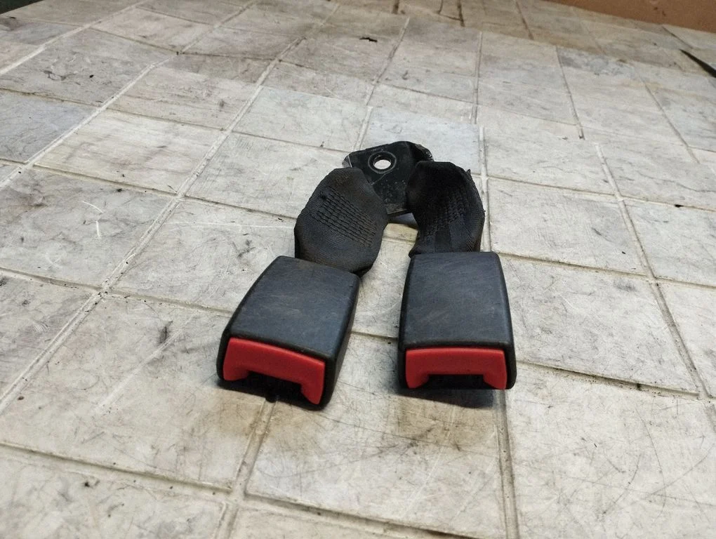 Keskmise turvavöö pannal (tagumine)