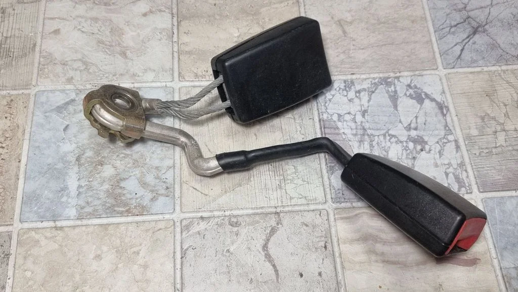 Keskmise turvavöö pannal (tagumine) – Audi A3 S3 8P (2003-2012)