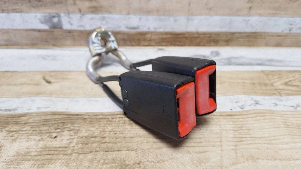 Middle seatbelt buckle (rear) 6Y0857488
