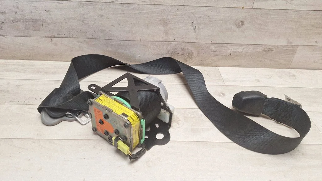 Front seatbelt 732100D200