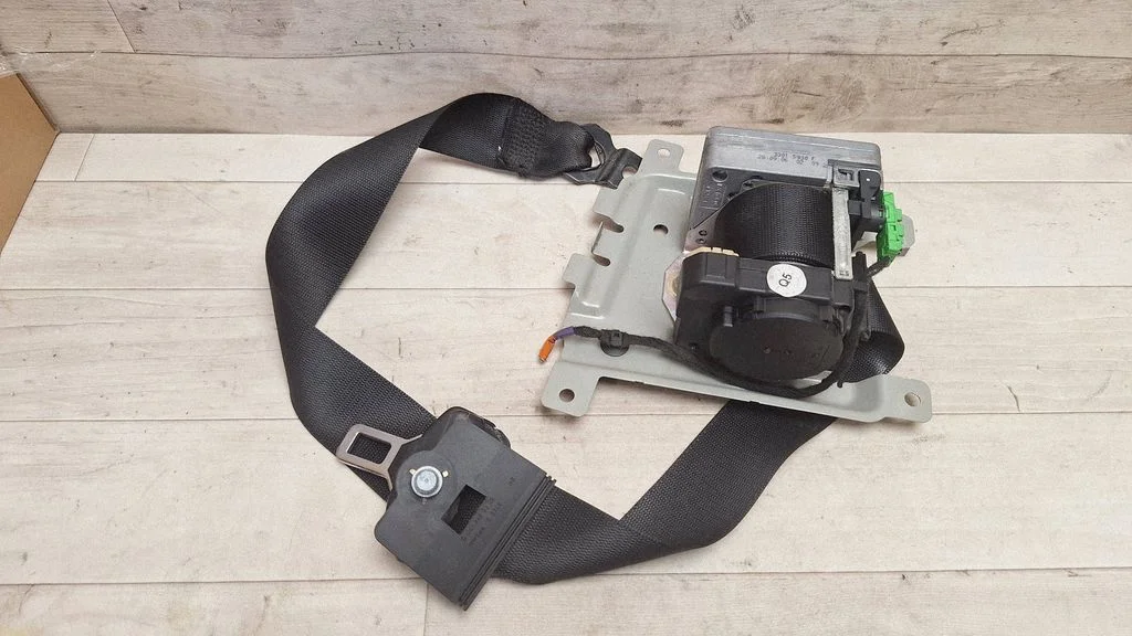 Front seatbelt – Mercedes-Benz C-Class W203 (2000-2007)