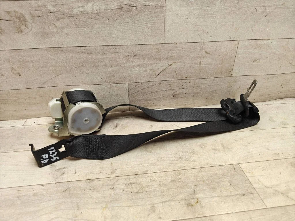 Front seatbelt – front right