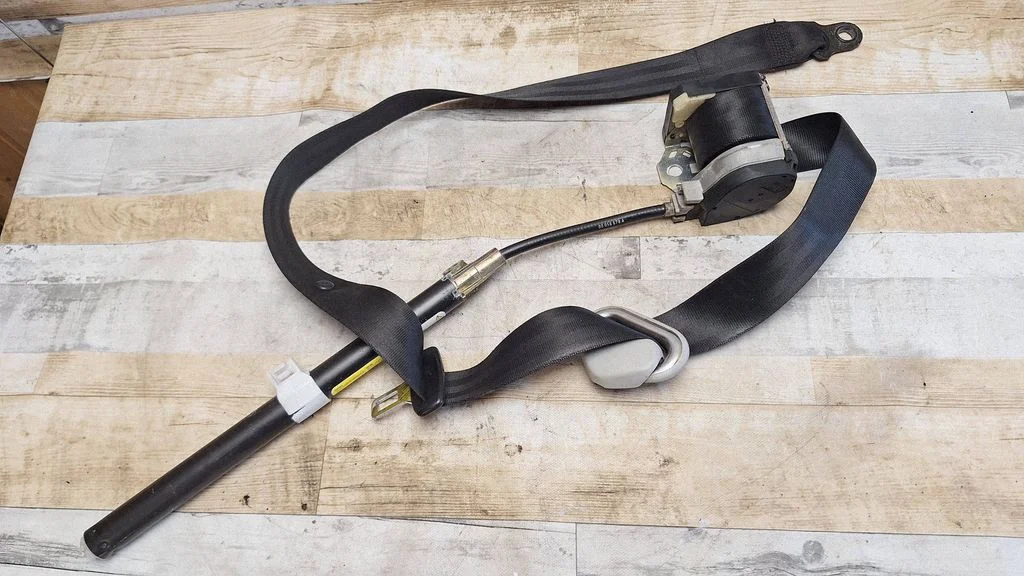 Front seatbelt 7M3857706