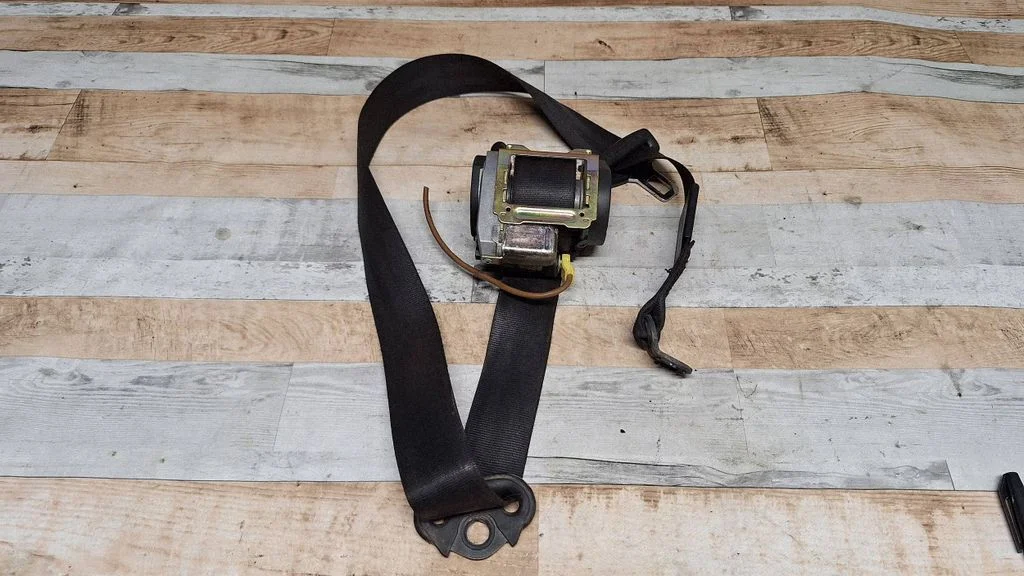 Front seatbelt 4B0857705C