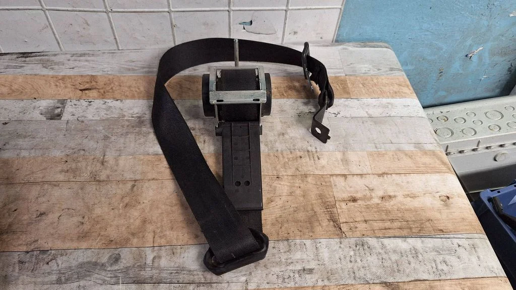 Front seatbelt 560834901D