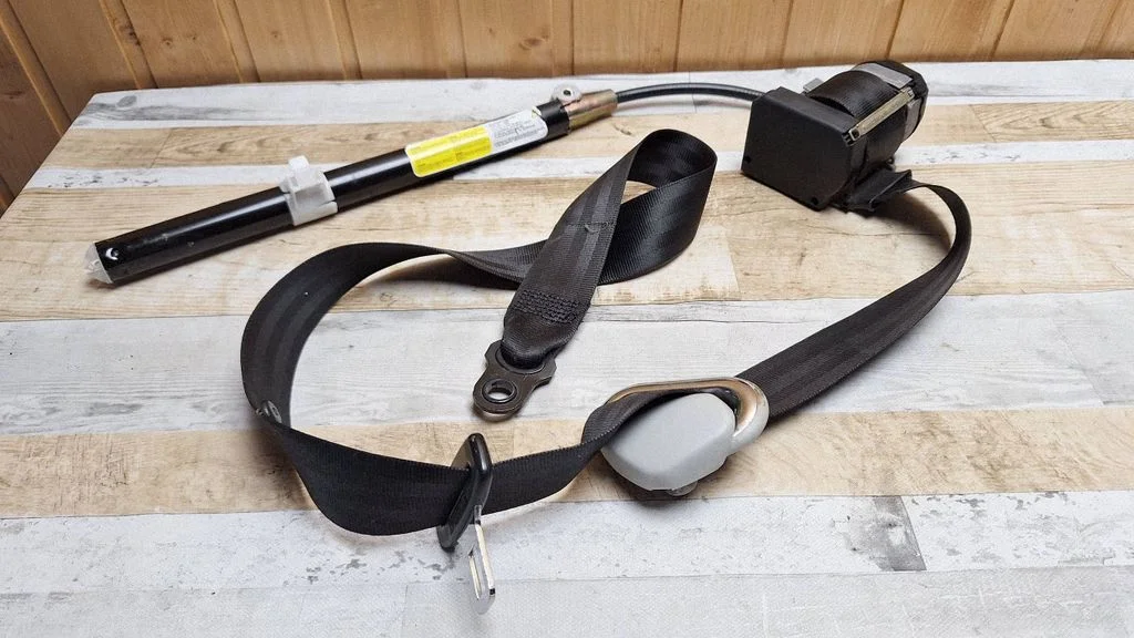 Front seatbelt – Ford Galaxy (2000-2006)