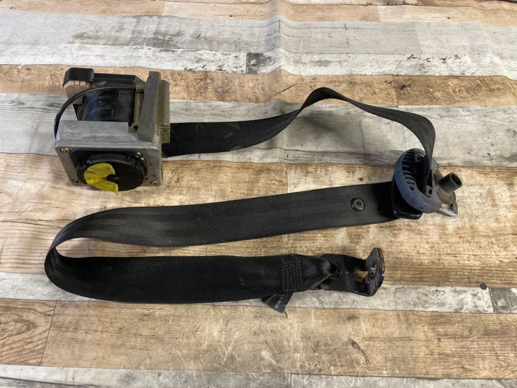 Pas bezpieczeństwa przedni 1U4857702C