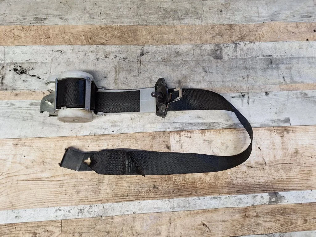 Front seatbelt – front right