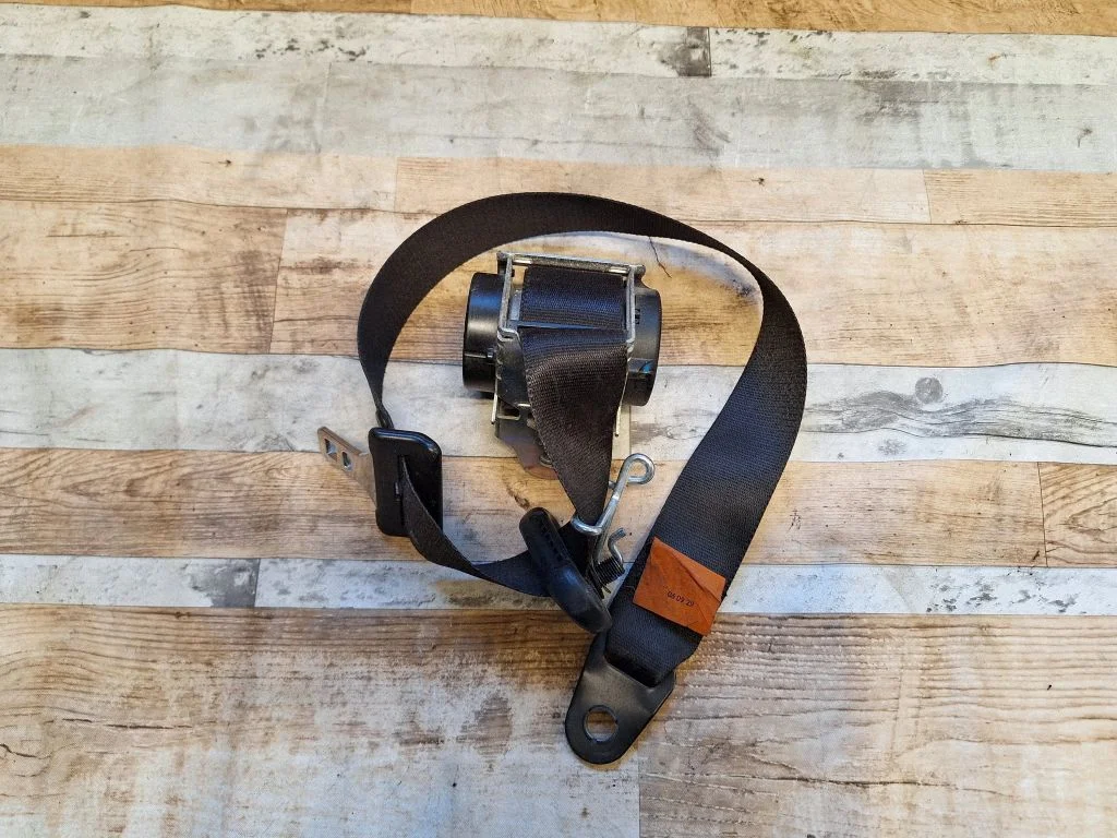 Front seatbelt 601597400E
