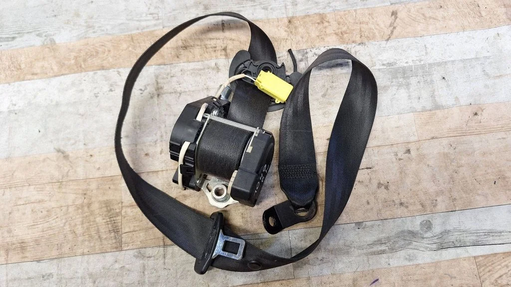 Front seatbelt 1T1857705A