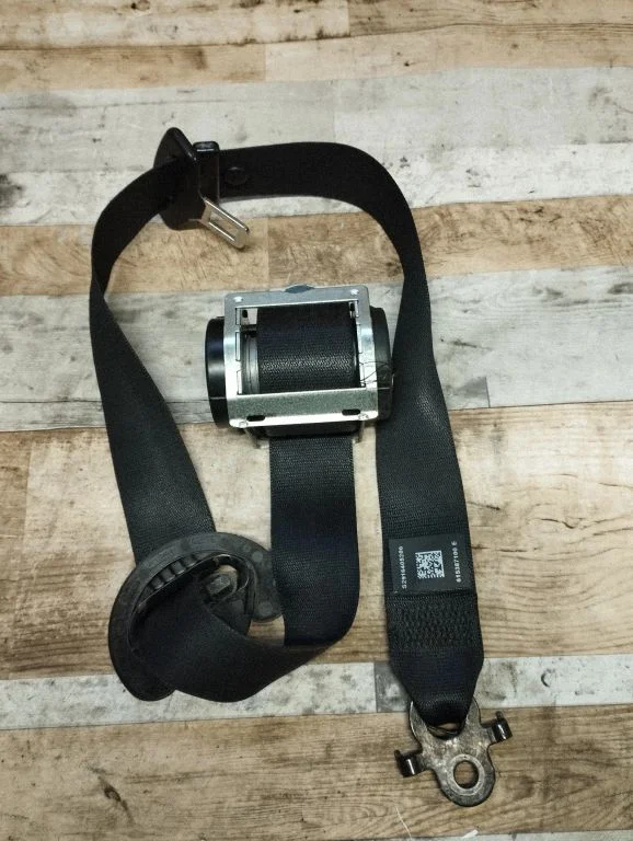 Front seatbelt – BMW 7 Series F01 F02 F03 F04 (2008-2016)
