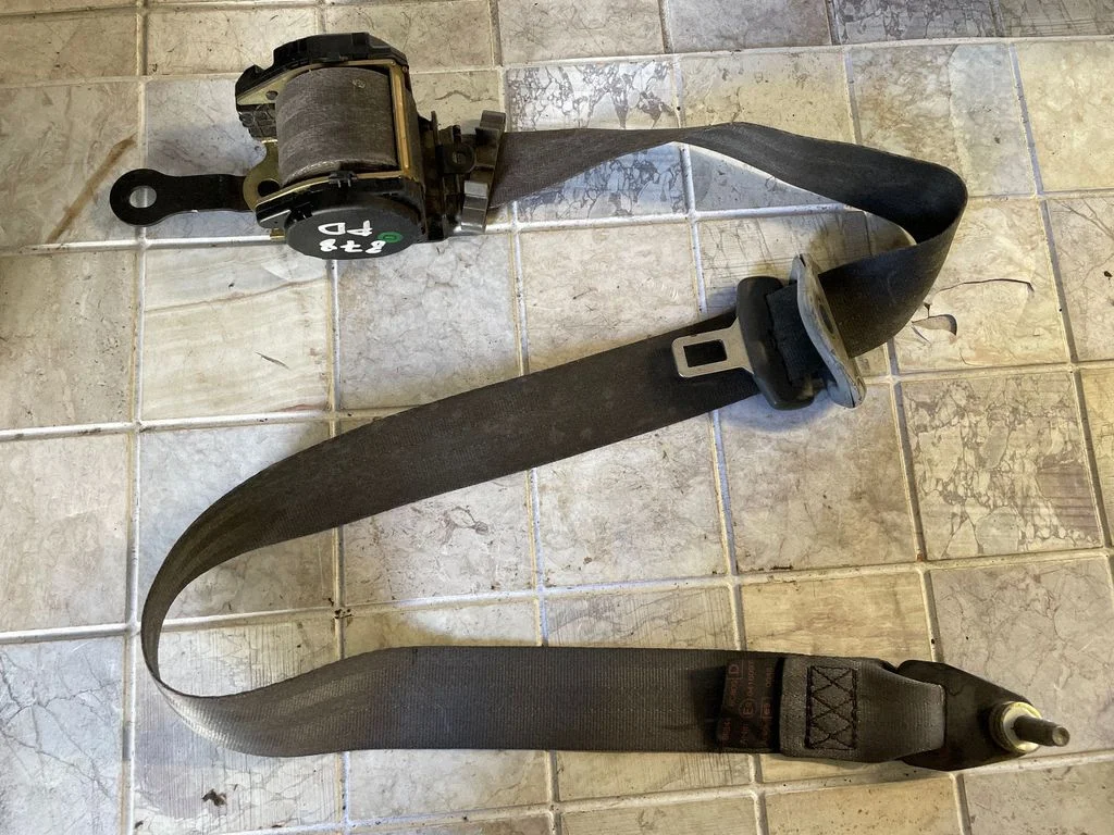 Front seatbelt 0416096