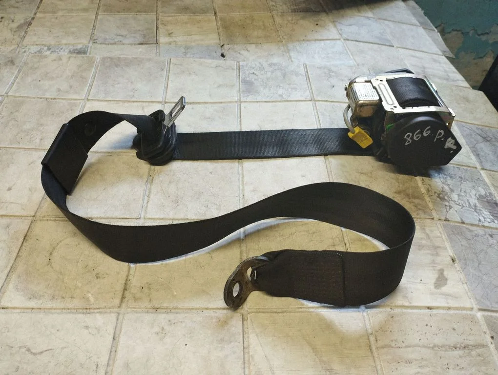 Front seatbelt 4B0857705A