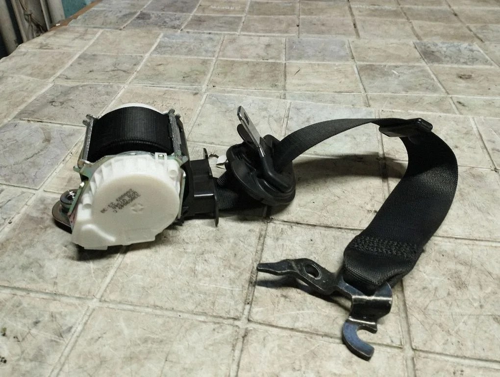 Front seatbelt – BMW 1 Series E81 E87 (2004-2011)