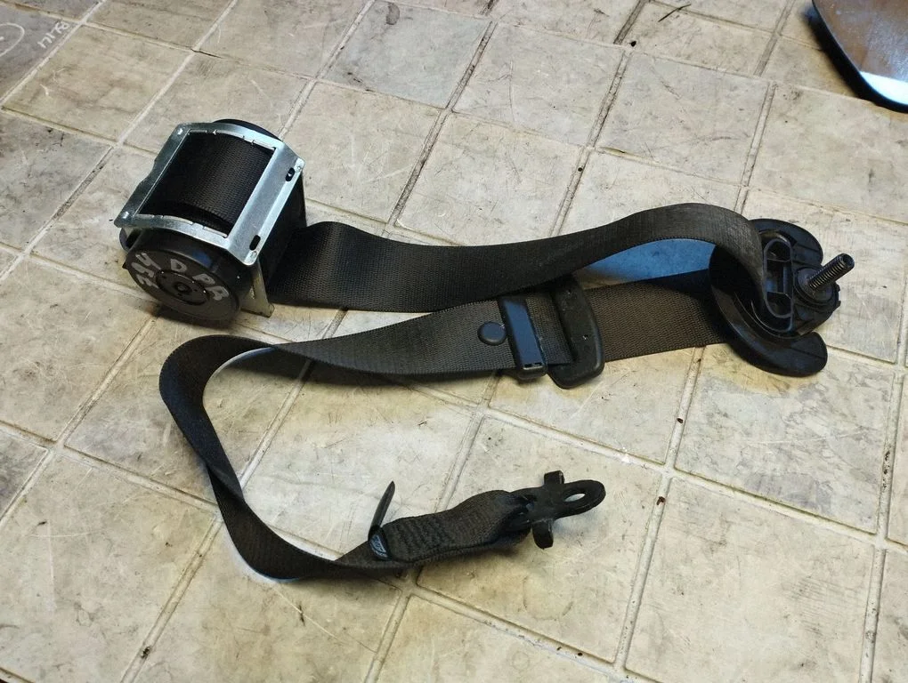 Front seatbelt 615387100C