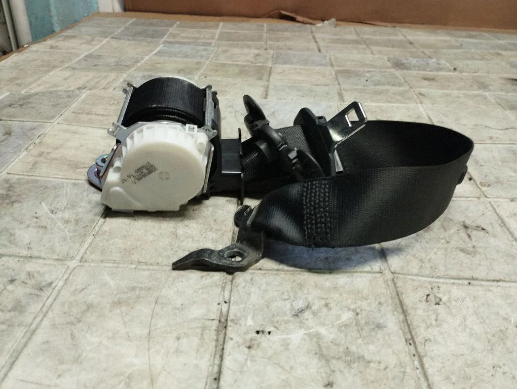 Front seatbelt – BMW 1 Series E81 E87 (2004-2011)