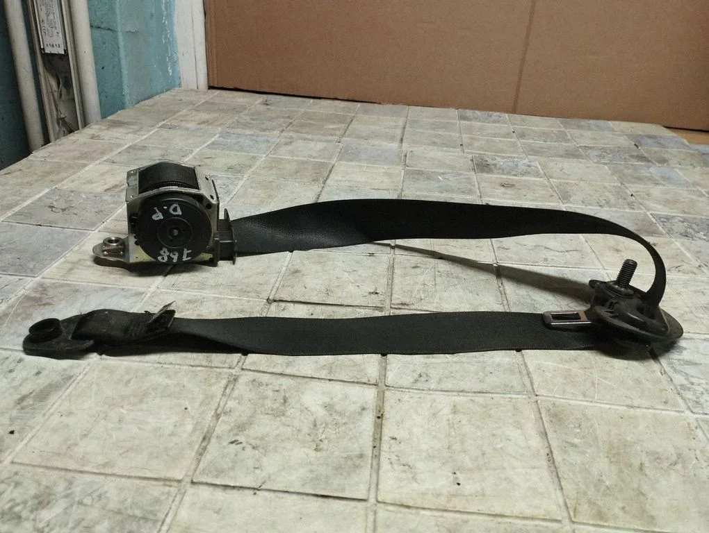 Front seatbelt 601629600D