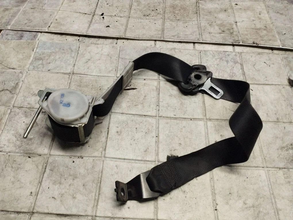 Front seatbelt 040675