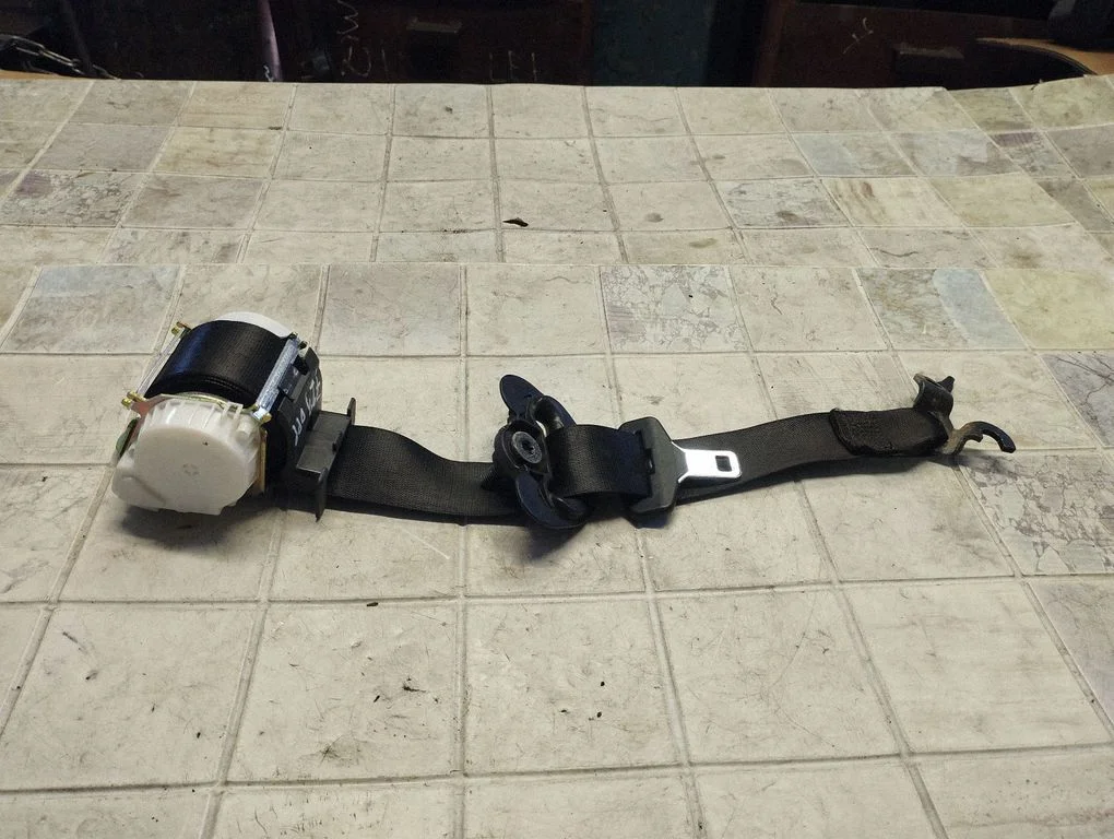 Priekšējā drošības josta 33017492B