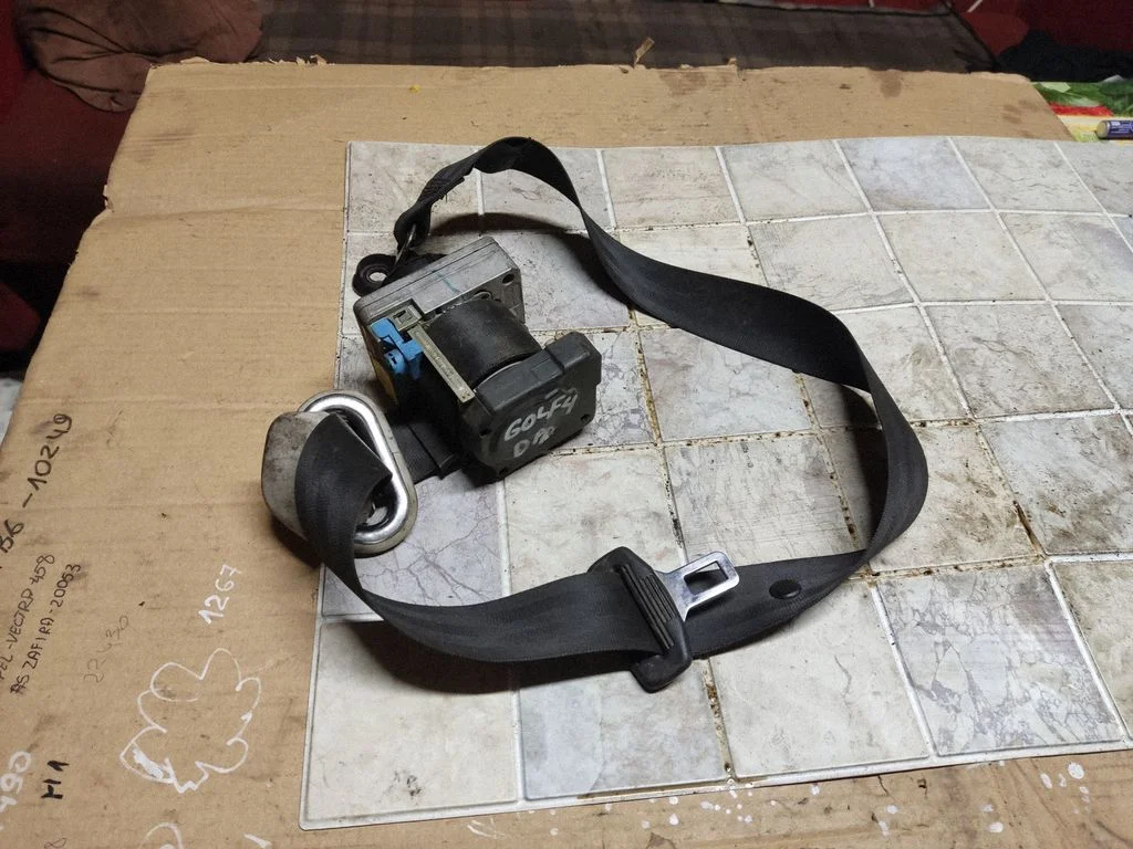 Front seatbelt 1J4857706J