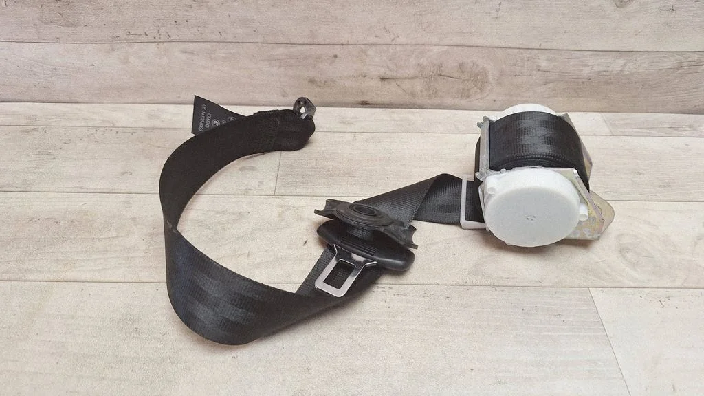 Rear seatbelt – Skoda Roomster (5J) (2006-2015)