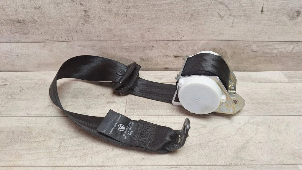 Rear seatbelt – Skoda Roomster (5J) (2006-2015)
