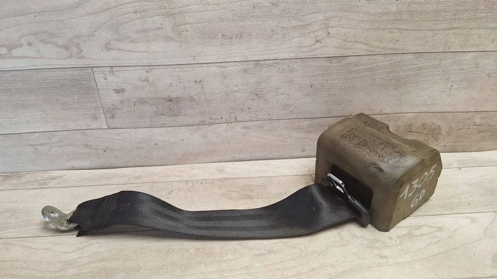 Rear seatbelt – rear right