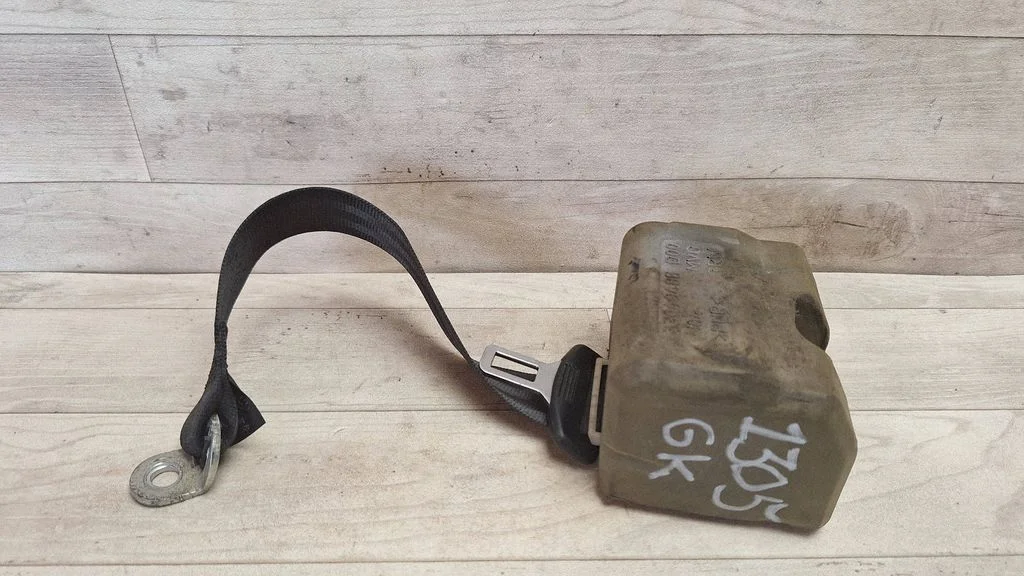 Rear seatbelt 8P0857805