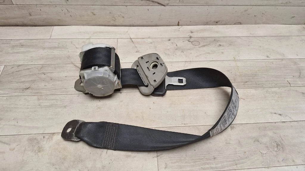 Rear seatbelt H073818