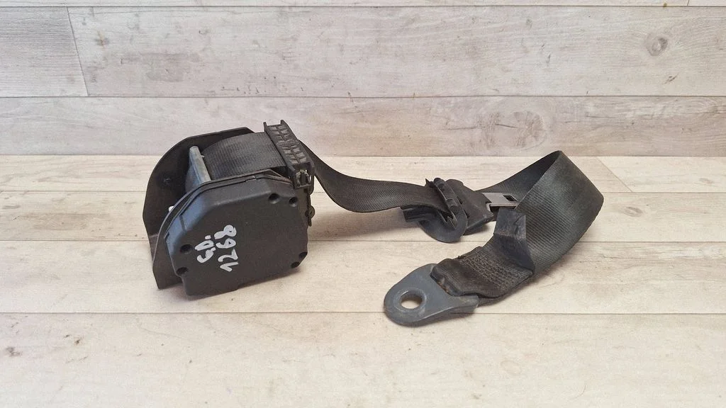 Rear seatbelt 049054