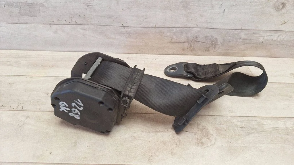 Rear seatbelt 049054
