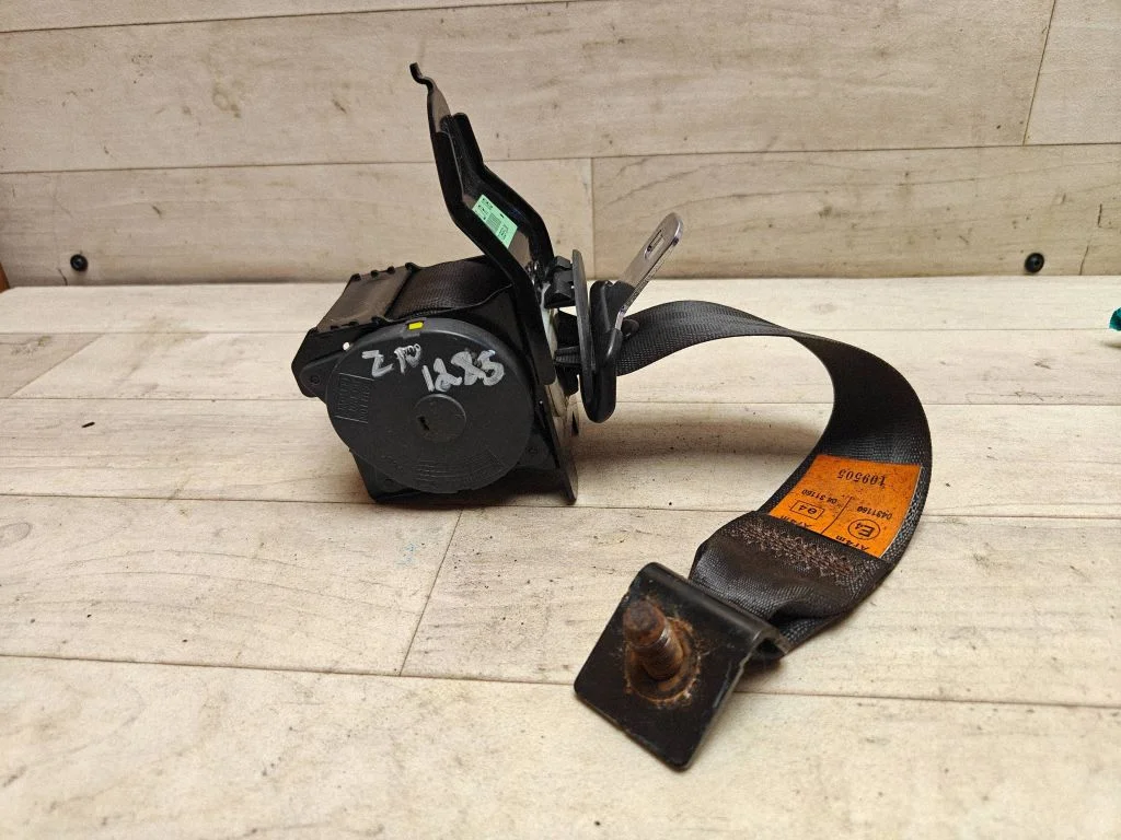 Rear seatbelt 0431160