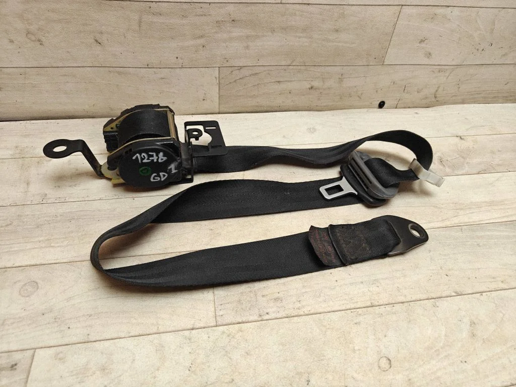 Rear seatbelt 888447C304
