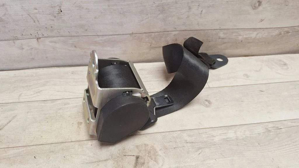 Tagumine turvavöö 040060