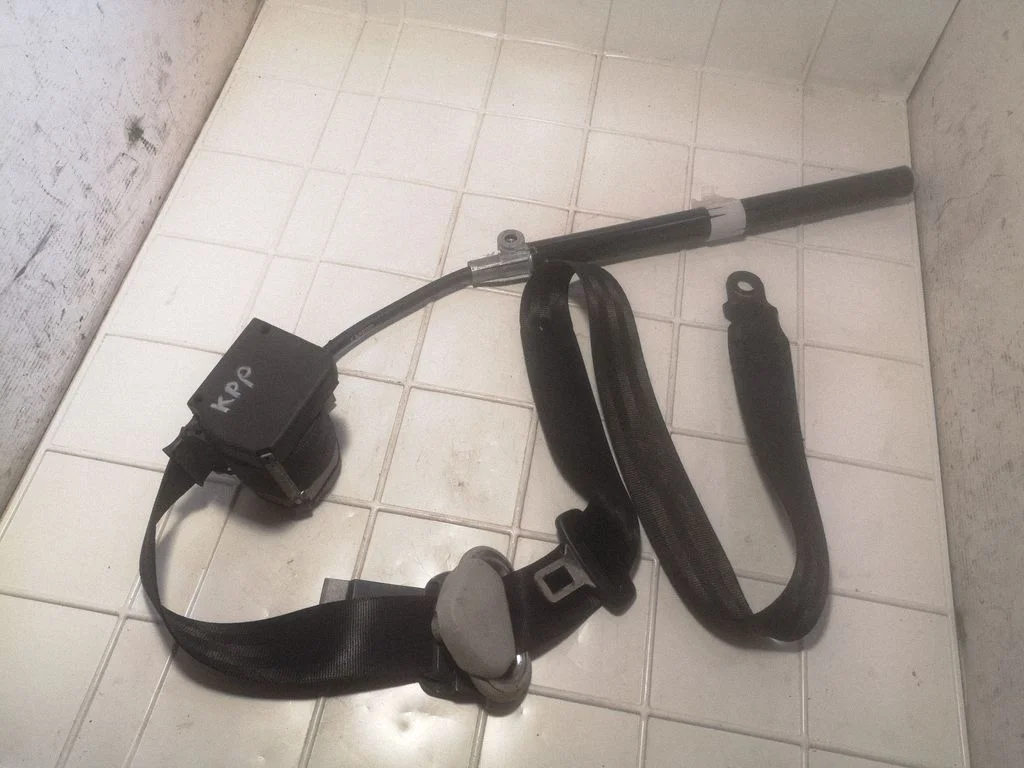 Front seatbelt 7M3857705