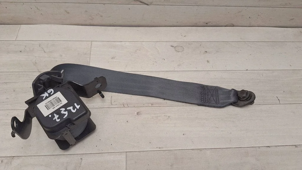 Rear seatbelt 040729
