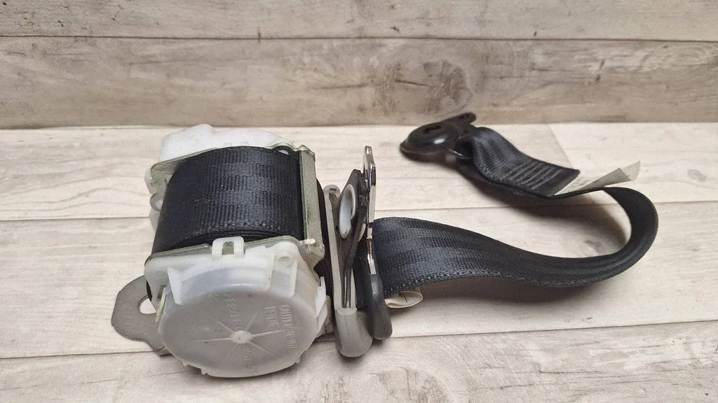 Rear seatbelt 7M8450