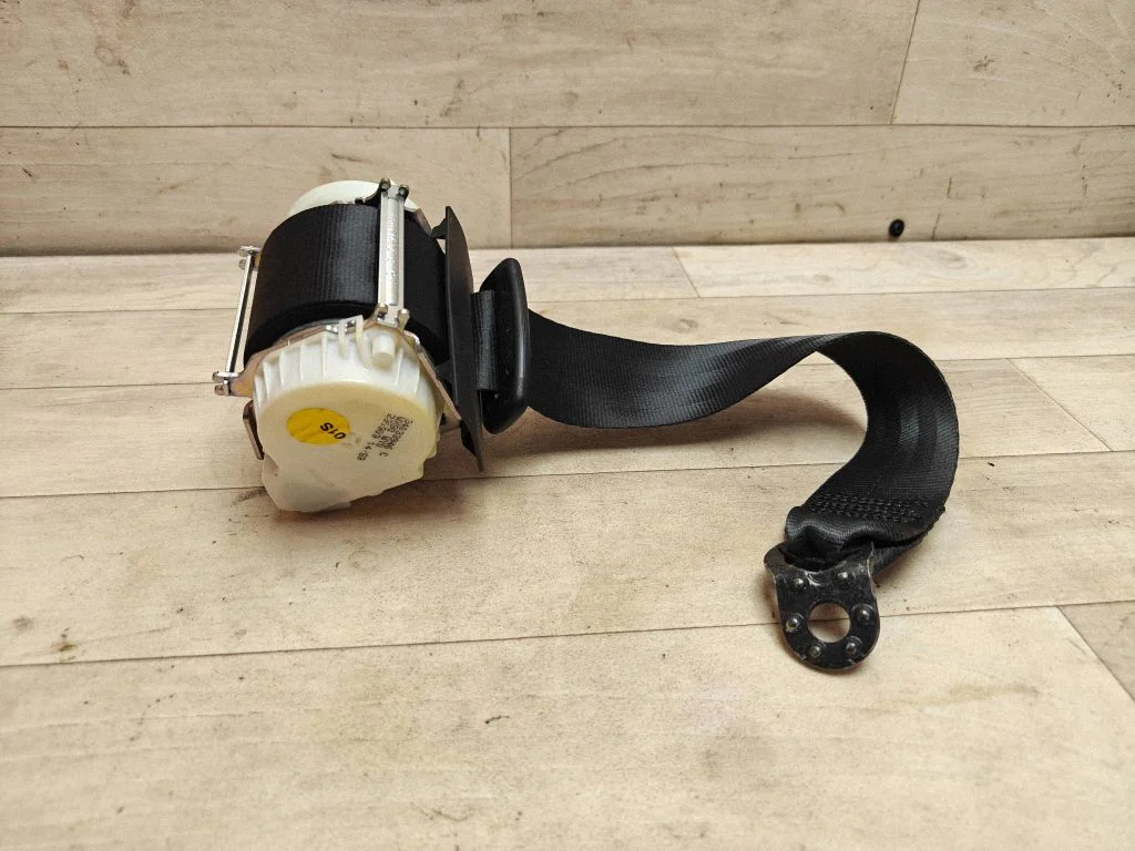 Rear seatbelt 6J0857805A