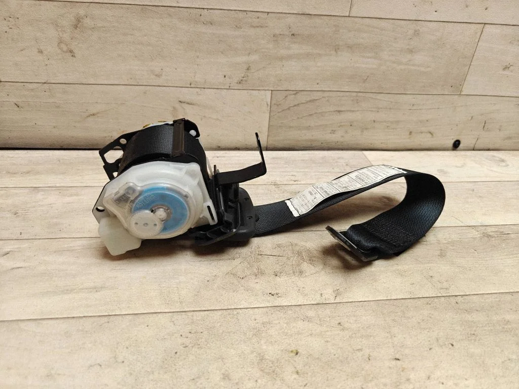 Rear seatbelt 7336005091