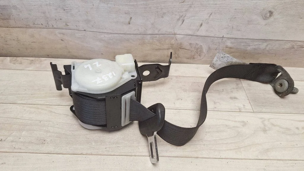 Rear seatbelt 13288436
