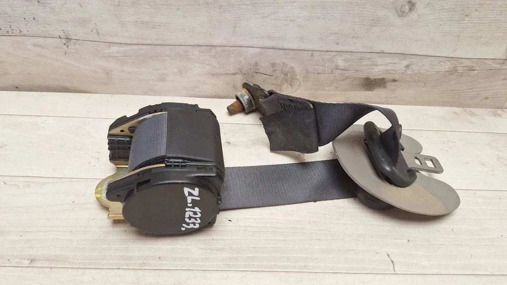 Rear seatbelt – Land Rover Freelander (1996-2006)