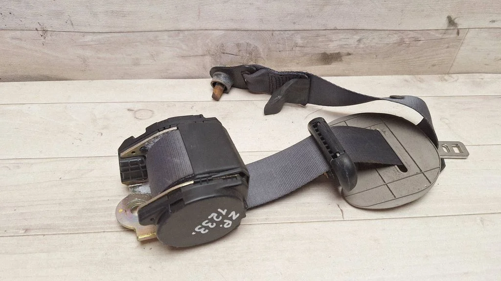 Rear seatbelt – Land Rover Freelander (1996-2006)