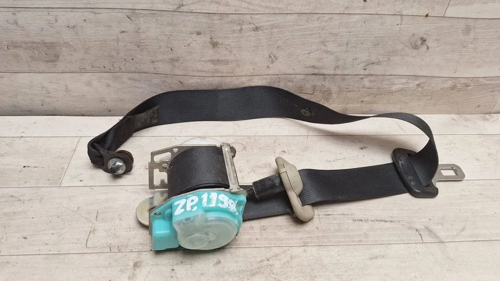 Tagumine turvavöö 888449U05A