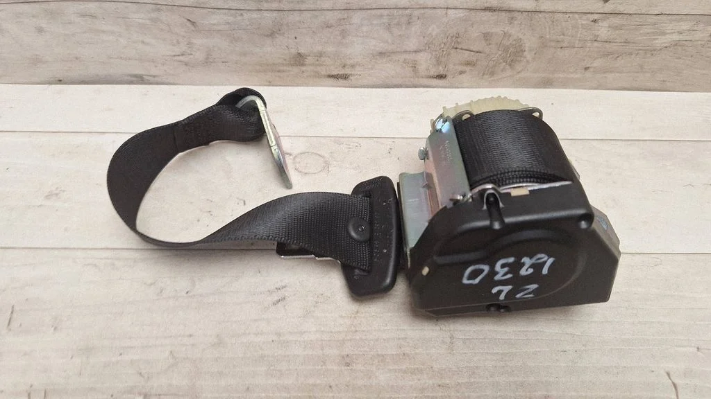Rear seatbelt 43594D