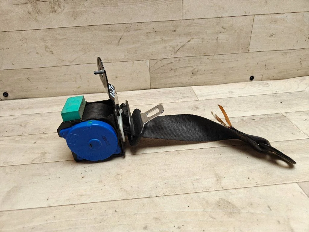 Rear seatbelt 0432015
